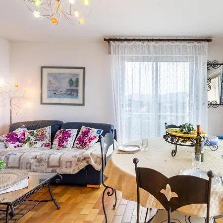 Apartment Les Coteaux Du Preconil-5 By Interhome